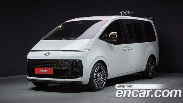 Hyundai Staria 1
