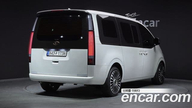 Hyundai Staria 2