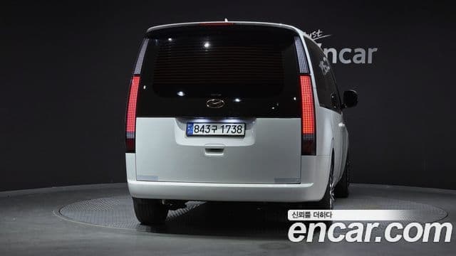 Hyundai Staria 4