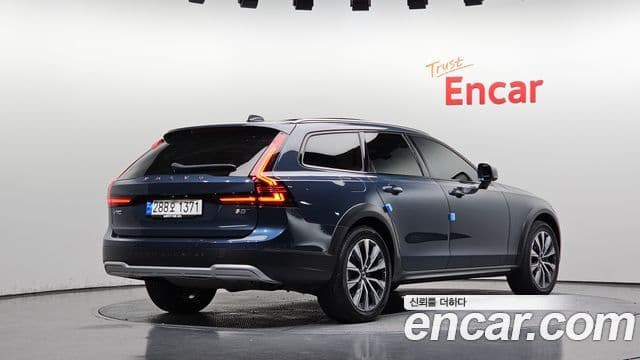 Volvo V90 Cross Country 2