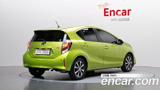 Toyota Prius C 2