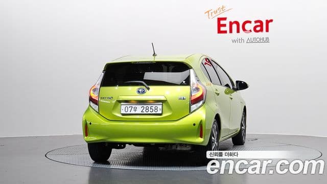 Toyota Prius C 4