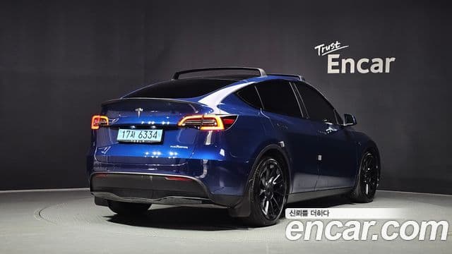 Tesla Model Y 2