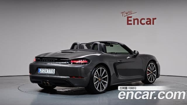 Porsche 718 Boxster 2