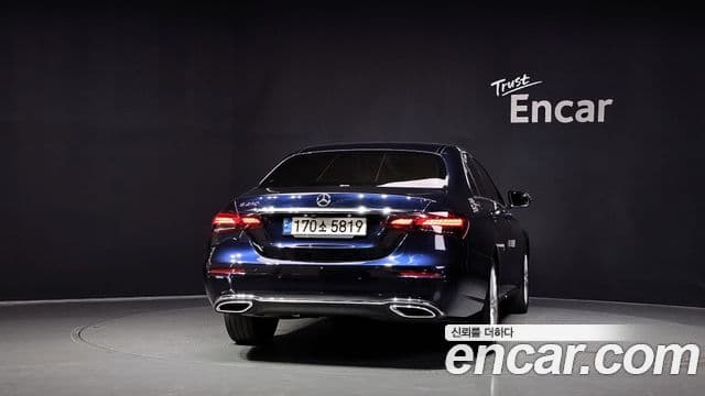 Mercedes-Benz E-Class W213 4