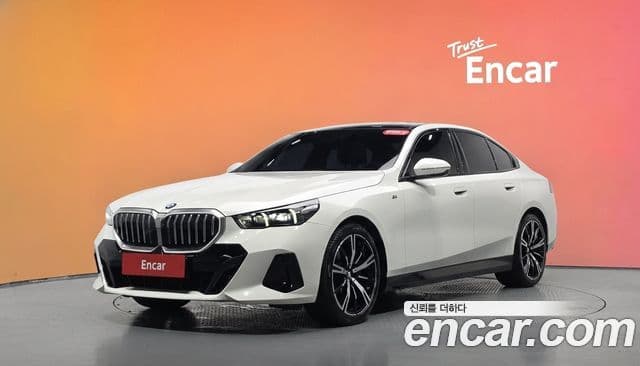 BMW 5 Series (G60)