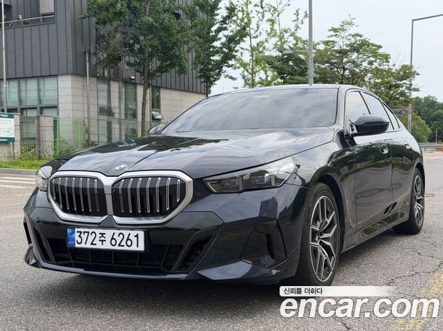 BMW 5 Series (G60)