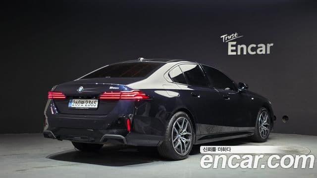 BMW 5 Series (G60) 2