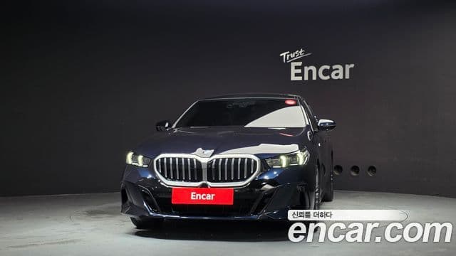 BMW 5 Series (G60) 3