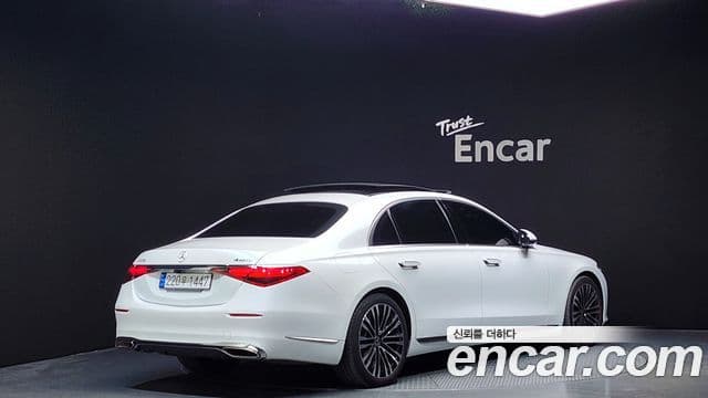 Mercedes-Benz S-Class W223 2