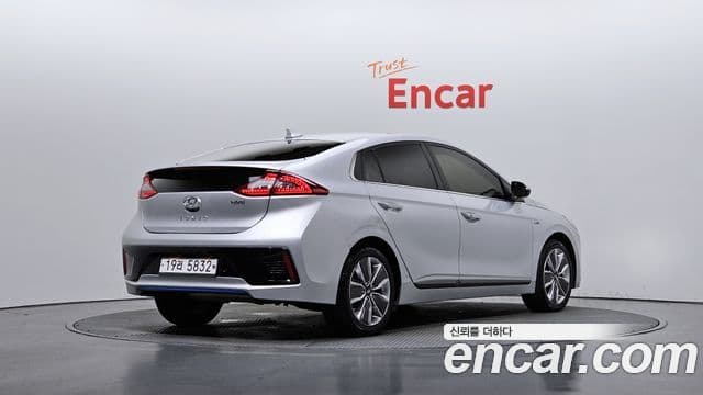 Hyundai Ioniq Hybrid 2