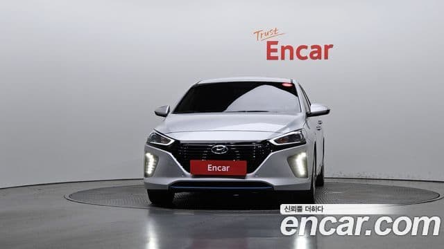 Hyundai Ioniq Hybrid 3