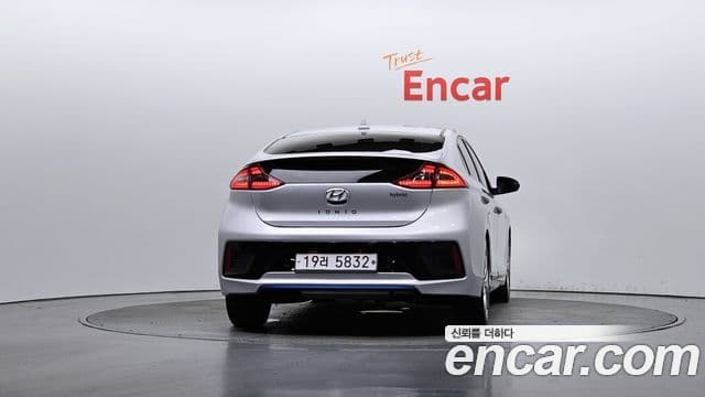 Hyundai Ioniq Hybrid 4
