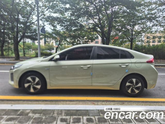 Hyundai Ioniq Hybrid 2