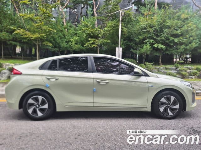 Hyundai Ioniq Hybrid 4