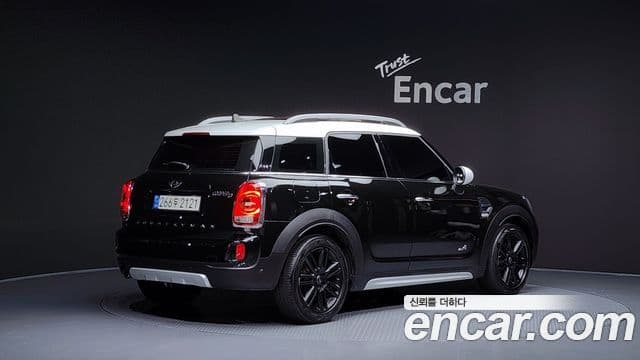 MINI Cooper D Countryman 2