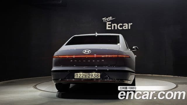 Hyundai Grandeur (GN7) 3