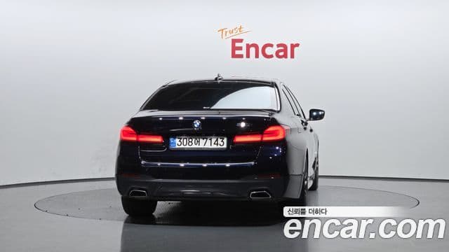 BMW 5 Series (G30) 4