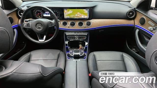 Mercedes-Benz E-Class W213 4