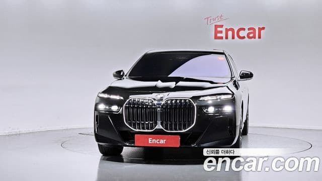 BMW 7 Series (G70) 3