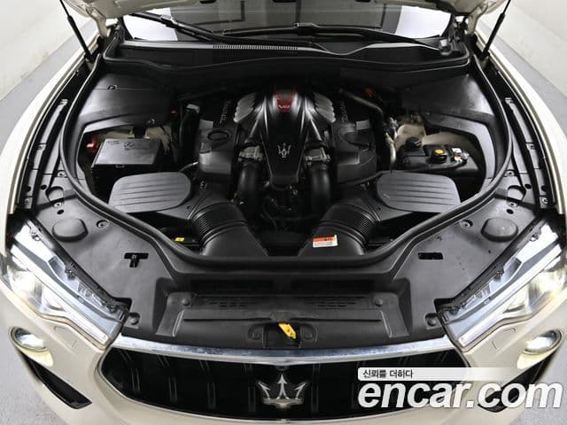 Maserati Levante 4
