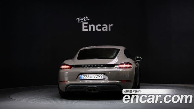 Porsche 718 Cayman 4