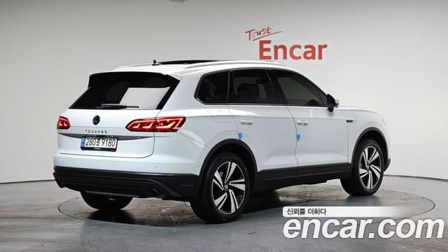 Volkswagen Touareg 3rd Gen 2