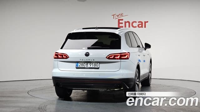 Volkswagen Touareg 3rd Gen 4
