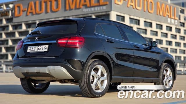 Mercedes-Benz GLA-Class X156 4