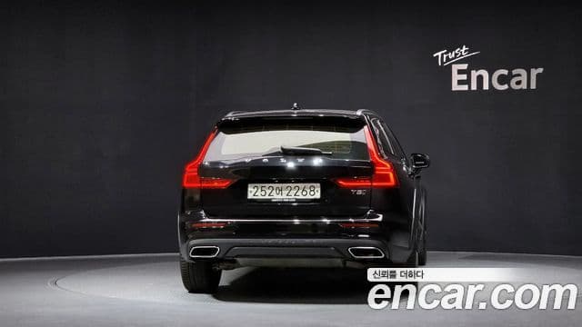 Volvo V60 Cross Country 2nd Gen 4