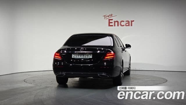 Mercedes-Benz E-Class W213 4