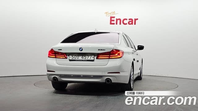 BMW 5 Series (G30) 4