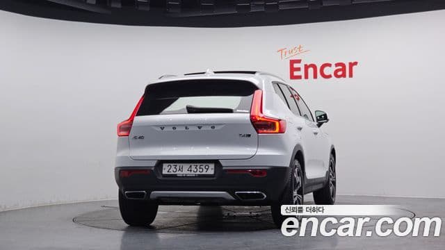 Volvo XC40 4