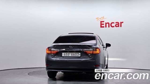 Lexus New ES300h 4
