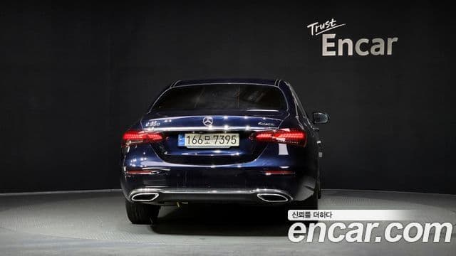 Mercedes-Benz E-Class W213 4