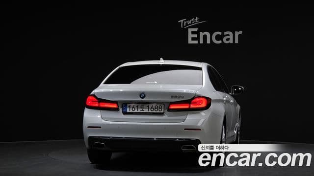BMW 5 Series (G30) 4