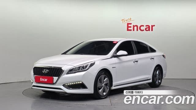 Hyundai LF Sonata Hybrid 1