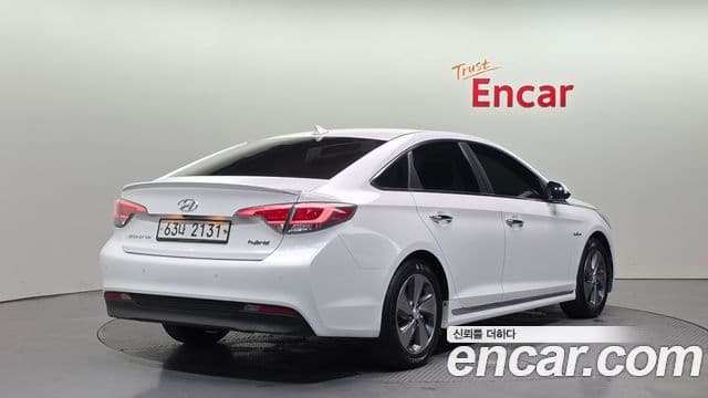 Hyundai LF Sonata Hybrid 2