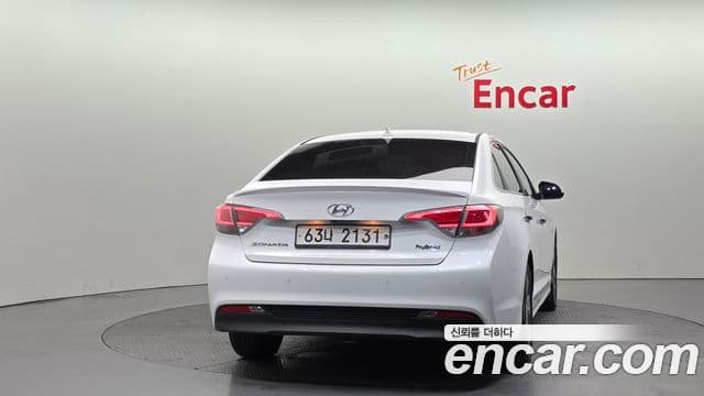 Hyundai LF Sonata Hybrid 4