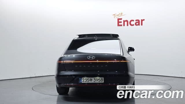 Hyundai Grandeur (GN7) 3