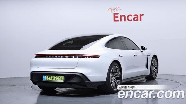 Porsche Taycan 2