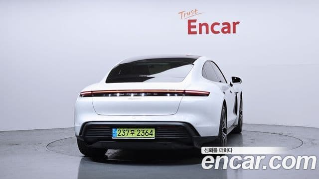 Porsche Taycan 4