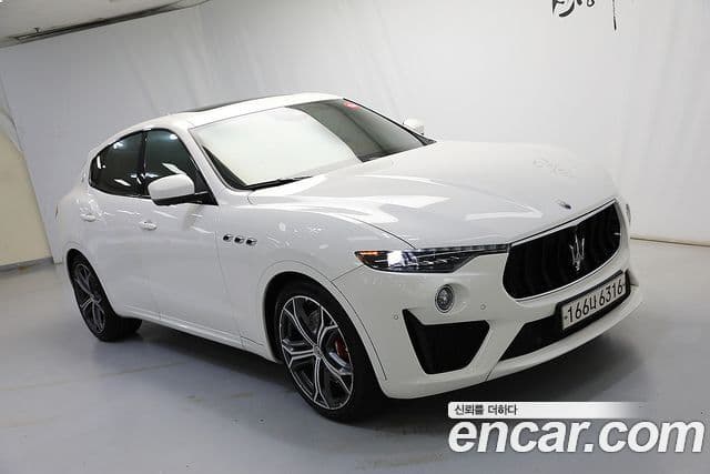 Maserati Levante — 1