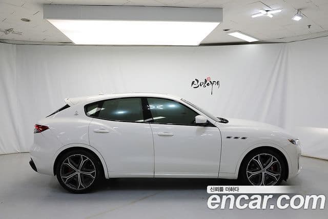 Maserati Levante 3