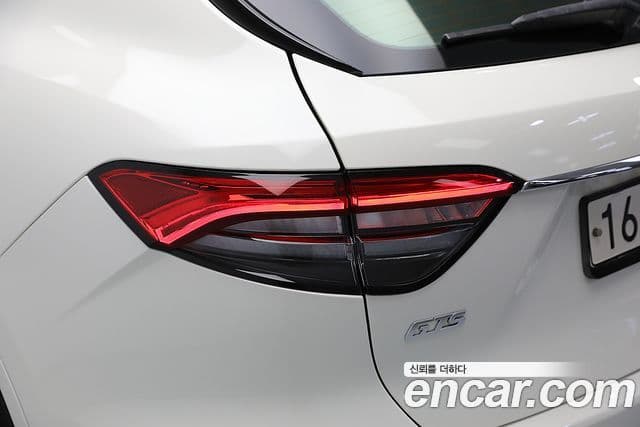 Maserati Levante 4