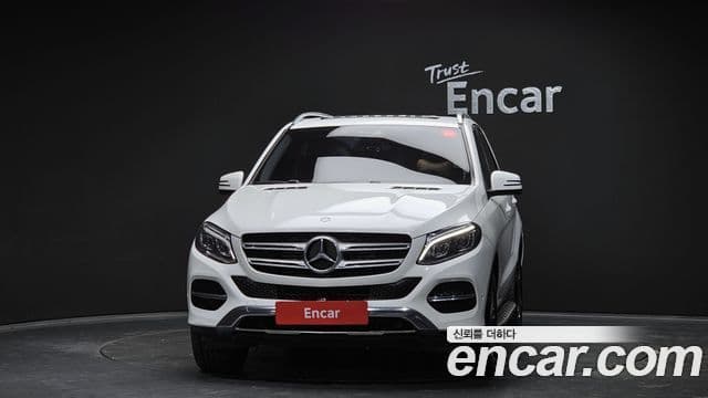 Mercedes-Benz GLE-Class W166 3