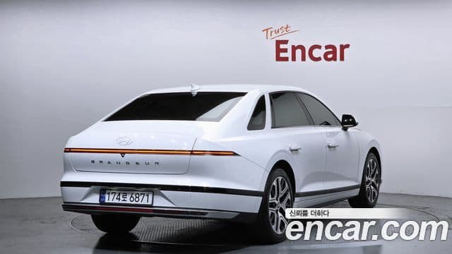 Hyundai Grandeur (GN7) 2