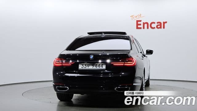 BMW 7 Series (G11) 3