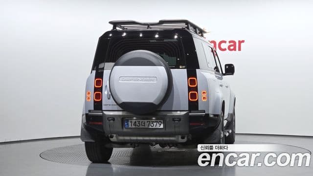 Land Rover Defender (L663) 4