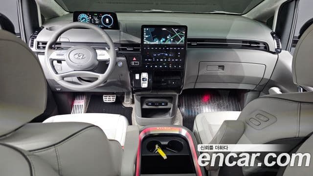 Hyundai Staria 4